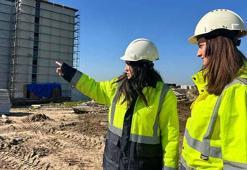 Şantiyenin kadın çalışanları, azimleriyle göz dolduruyor