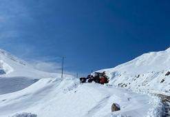 Batman'da 426 kilometrelik yol ağı kardan kapandı