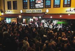 Tahinli pide ve simit ile sahur yapmak için saatlerce sıra beklediler