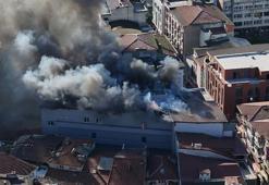 İş merkezinin deposunda çıkan yangında 2 kişi dumandan etkilendi