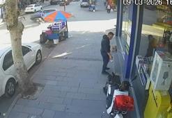 Otomobil ile motosikletin çarpıştığı kaza kamerada: 1 yaralı