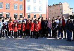 Katar’da mahsur kalan Türk sporcular, 26 saatlik yolculuğun ardından Kuşadası'na geldi