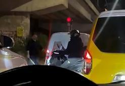 Sopayla aracından inen taksici tutuklandı; 201 bin lira ceza kesildi