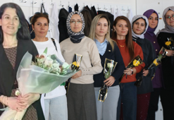 Fatma Nur öğretmenin anısına 650 meslektaşına çiçek dağıttılar