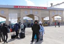 İranlılar Türkiye sınırında barış mesajları verdi