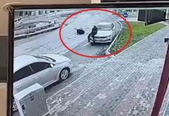 Otomobilin çarptığı 2 yaya yaralandı; o anlar kamerada