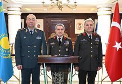 Orgeneral Bayraktaroğlu, Kazakistan Kara Kuvvetleri Komutanını kabul etti