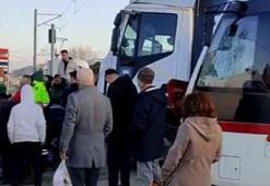 Tramvay ile kamyon çarpıştı; 3 yaralı