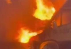 Avcılar’da park halindeki minibüs alev alev yandı