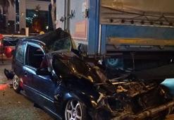 Bursa'da otomobil, park halindeki TIR'ın altına girdi: 1 ağır yaralı