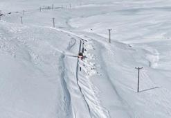 Van'ın İran sınırında 2 metreyi aşan karla mücadele çalışması