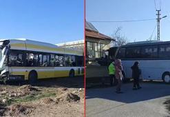 Belediye otobüsü ile öğrenci servis otobüsü çarpıştı: 17 yaralı