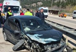 Otomobille kamyonet çarpıştı; 3 yaralı