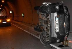 Hafif ticari araç ile otomobil tünelde çarpıştı: 2 yaralı