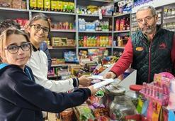 Öğrenciler, 'zimem defteri' geleneğiyle borçları ödedi