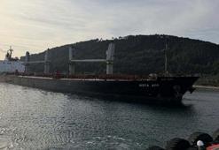 Çanakkale Boğazı’nda makine arızası yapan yük gemisi karaya oturdu