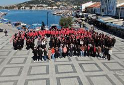 İstiklal Marşı'nın her kıtasını şehrin ayrı bir noktasında okudular