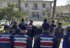 Annesini odunla başına vurup, öldürdü