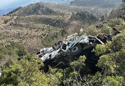 Mersin'de işçi servisi, uçurumdan yuvarlandı; 3 ölü, 11 yaralı