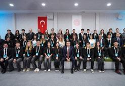 Bakan Tekin, öğrencilerin hazırladığı ‘Haberimiz Olsun’ bültenine konuk oldu