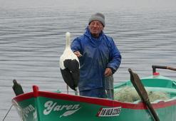 Adem Amca, 15 yıllık dostu Yaren leylekle özlem gideriyor