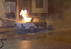 Eskişehir'de park halindeki otomobil yandı