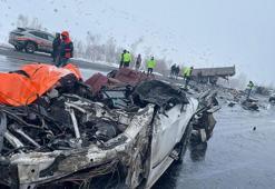 Bitlis’te otomobil TIR’a çarptı: Karı-koca öldü, 5 kişi de yaralı