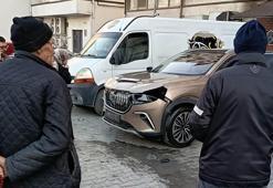 Otoparktan çıkarken fren yerine gaz pedalına bastı, 5 araca çarptı