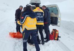 Yolu kapanan köylerdeki hastalar için ekipler seferber oldu