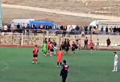 Afyon'da amatör maç sonrası saha karıştı