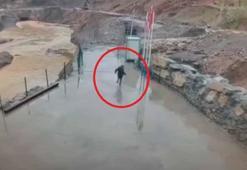 Şırnak’ta selden kaçış kamerada