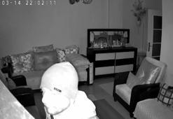 Fatih'te evine giren hırsızı güvenlik kamerasından seslenerek kaçırdı: Çık oradan