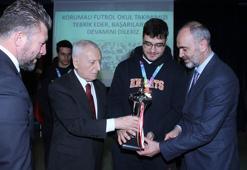 ‘Üniversitelerarası Korumalı Futbol’da şampiyonlara kupaları verildi