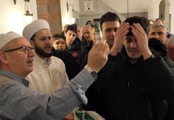 Kadir Gecesi'nde tarihi camide Sakal-ı Şerif ziyarete açıldı