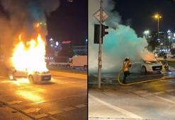 Kartal'da seyir halindeki hafif ticari araç alev alev yandı
