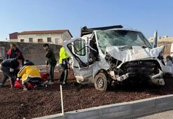 Kamyonet ile ekmek dağıtım aracı çarpıştı: 6 yaralı