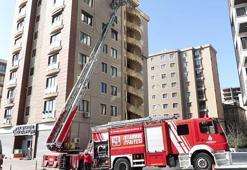 Kadıköy’de yangında dumandan etkilenen kadın hastaneye kaldırıldı