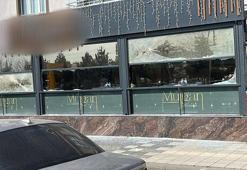 Motosikletli saldırganlar kapalı restoranı kurşunladı