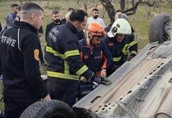 Hafif ticari araç şarampole yuvarlandı; baba ve kızı hayatını kaybetti