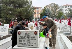 Ankara'da şehitliklerde arife yoğunluğu