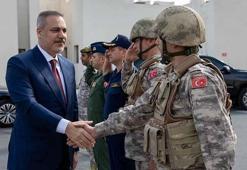 Bakan Fidan, Katar-Türk Birleşik Müşterek Kuvvet Komutanlığı Karargahı’nı ziyaret etti