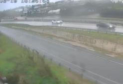 Büyükçekmece D-100 Karayolu'nda midibüs devrildi; kaza kamerada