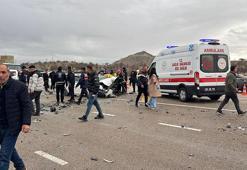 Nevşehir'de 3 aracın karıştığı kazada baba-oğul öldü; 7 yaralı