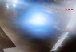 Otomobil beton reklam panosuna çarptı: 1 ölü