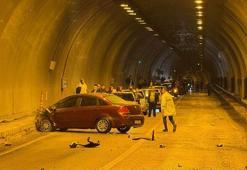 Tünel girişinde iki otomobil çarpıştı: 7 yaralı