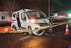 Niğde’de hafif ticari araç elektrik direğine çarptı: 1 ölü, 1 yaralı