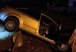 Sivas'ta otomobil bariyerlere çarptı: 2 yaralı