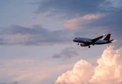 Kenya'da yolcu uçağı pistten çıktı