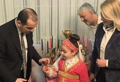 Vali Taşolar, yumurta tokuşturup, Nevruz ateşinin üzerinden atladı