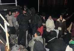 Bodrum'da 33 kaçak göçmen ile 3 göçmen kaçakçısı yakalandı